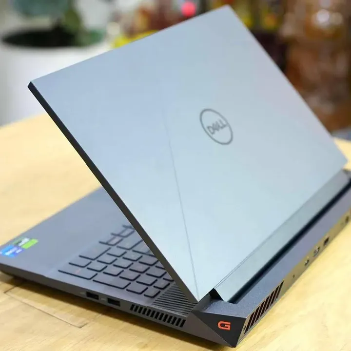 DELL Gaming G15 5530 - Gambar 4