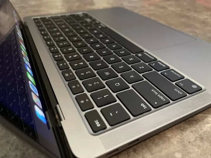 Macbook Air M2 - Gambar 3