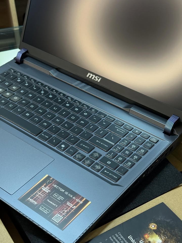 MSI Vector 16 HX AI A2XWHG - Gambar 4