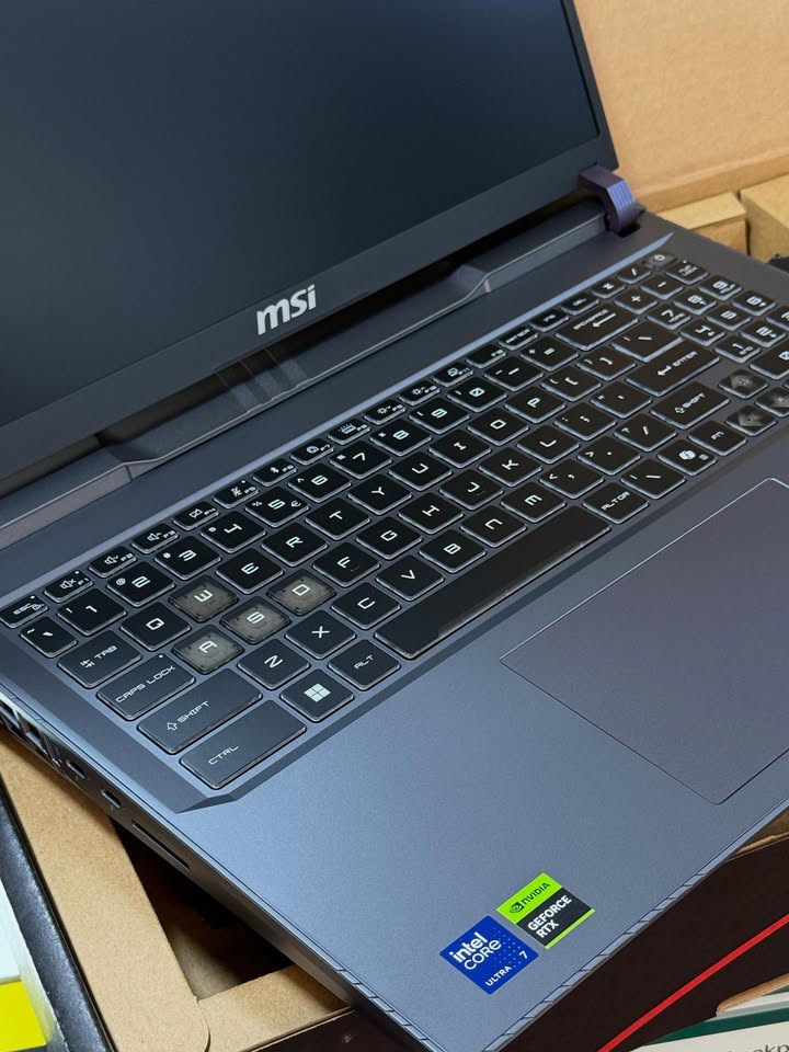 MSI Vector 16 HX AI A2XWHG - Gambar 5