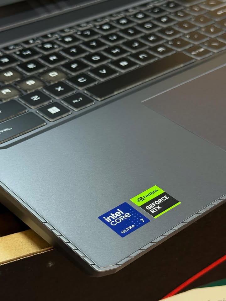 MSI Vector 16 HX AI A2XWHG - Gambar 6