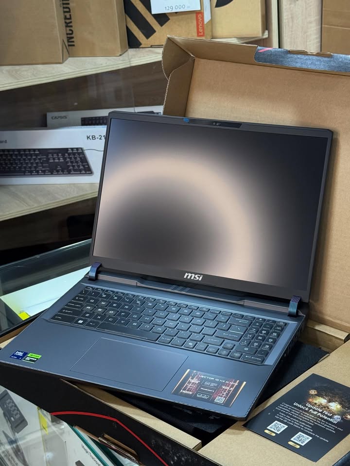 MSI Vector 16 HX AI A2XWHG - Gambar 3