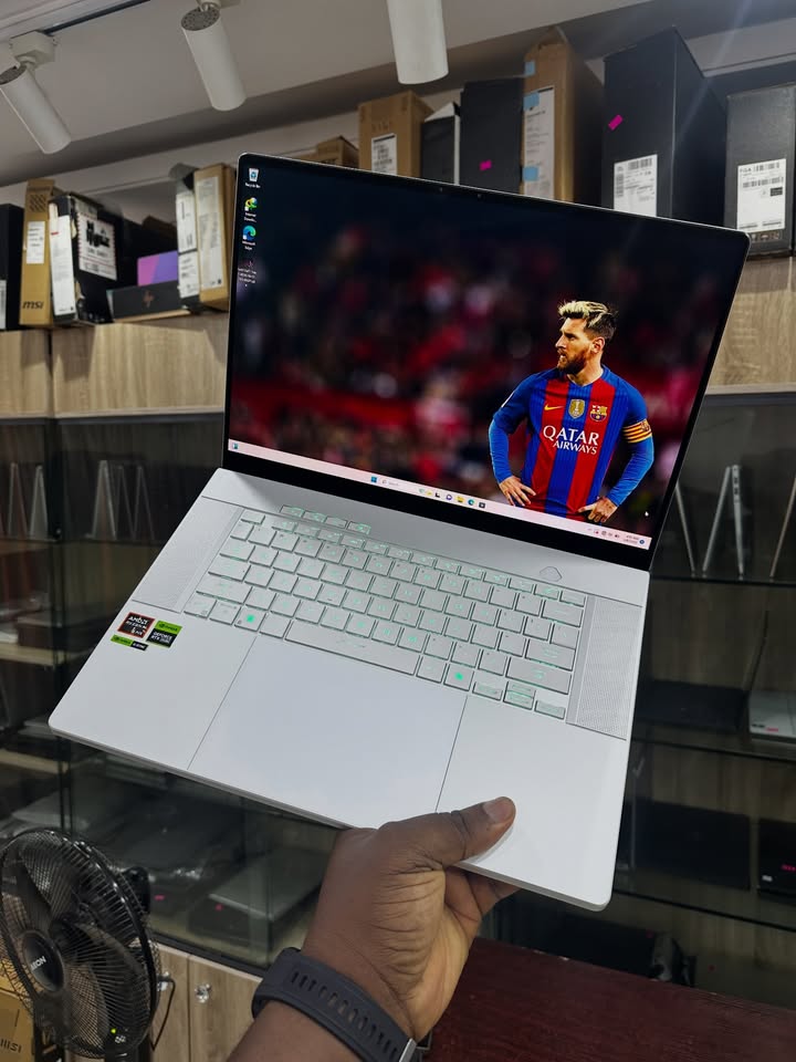 ASUS ROG ZEPHYRUS G16 OLED - Gambar 4