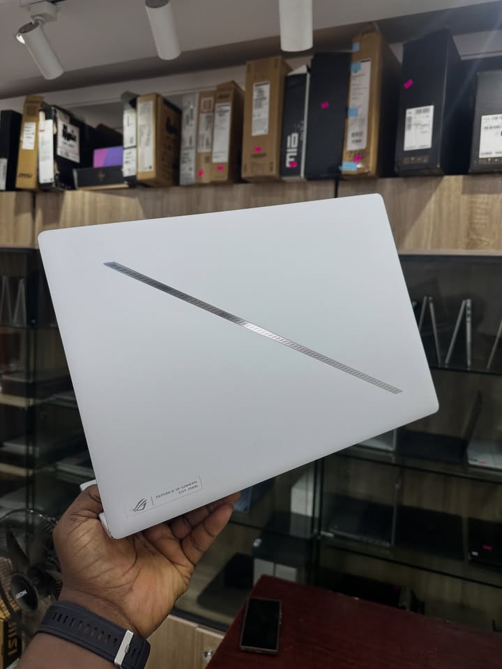 ASUS ROG ZEPHYRUS G16 OLED - Gambar 5